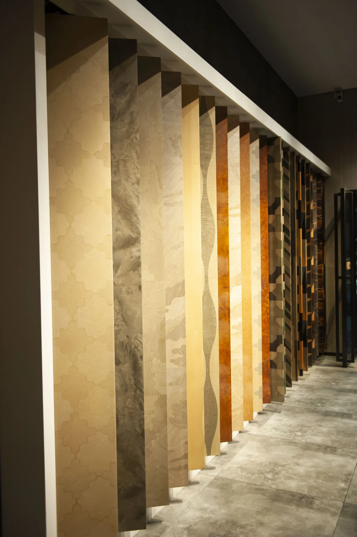 The veneer display aisle